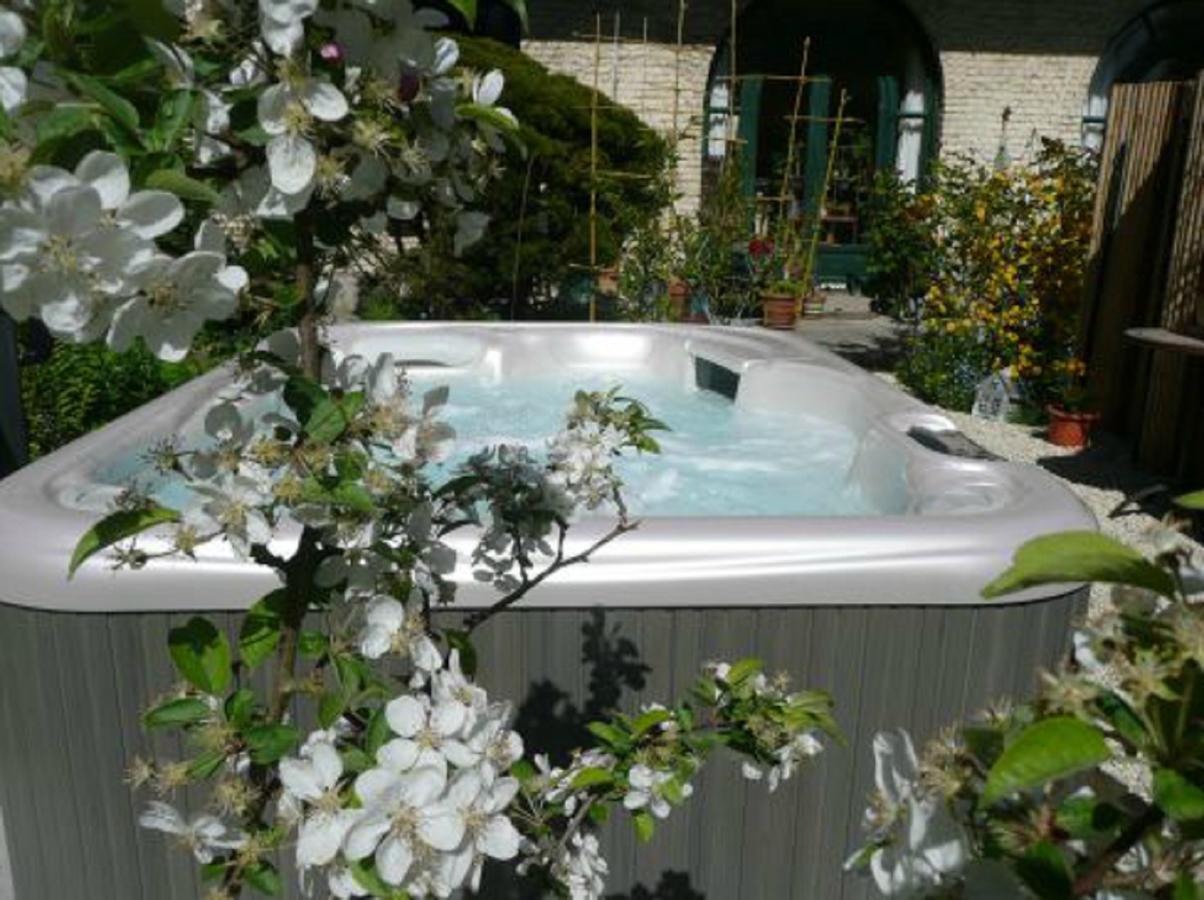 Manoir De Bois En Ardres Bed and Breakfast Εξωτερικό φωτογραφία