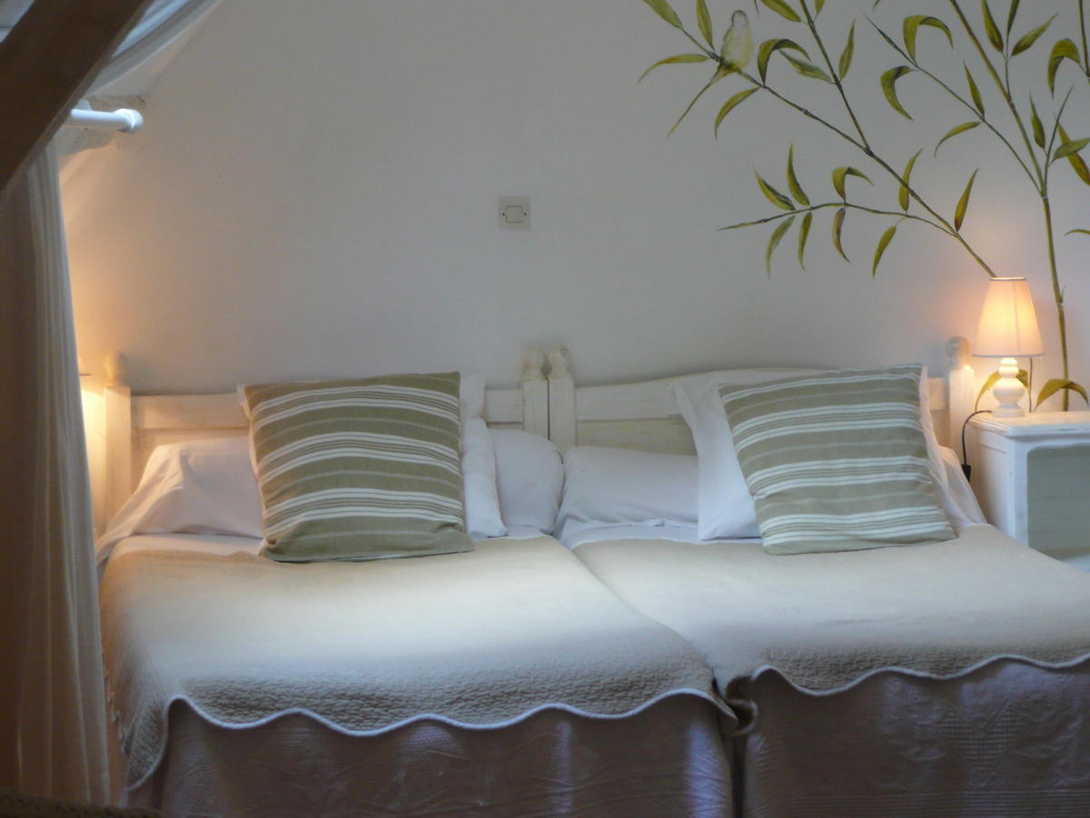 Manoir De Bois En Ardres Bed and Breakfast Δωμάτιο φωτογραφία